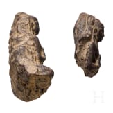Zwei Tsatsas (Keramikvotive in Buddha-Gestalt), Nordindien/Himalayaraum, Gupta-zeitlich, um 4. - 6. Jhdt. n. Chr.
