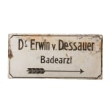 Vier Emailleschilder, darunter "Perutz Photo" und "K&ouml;nigl. Fachingen Mineralwasser", deutsch, 1920er Jahre