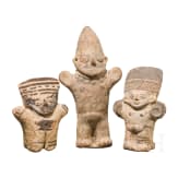Drei bemalte Tonidole, Chancay-Kultur, 13. - 15. Jhdt.