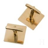 Ein Paar gro&szlig;e goldene Manschettenkn&ouml;pfe