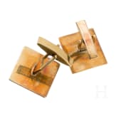 Ein Paar goldene Manschettenkn&ouml;pfe