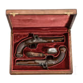 Ein Paar aptierte Perkussionspistolen im Kasten, Jean Brosar(d?), Frankreich, um 1800