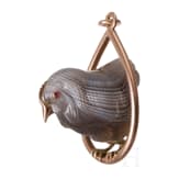 A Russian 14ct gold pendant with agate stone bird in the manner of Faberg&eacute;, 20th century