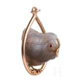 A Russian 14ct gold pendant with agate stone bird in the manner of Faberg&eacute;, 20th century