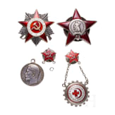 Zaristische Tapferkeitsmedaille und 17 sowjetische Auszeichnungen bzw. Kleinabzeichen, Russland ab 1915/ Sowjetunion ab 1942