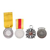 Orden vom Z&auml;hringer L&ouml;wen. Ritterkreuz 2. Klasse mit Schwertern, und drei weitere Auszeichnungen