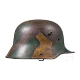 Stahlhelm M 16 mit Mimikry-Anstrich