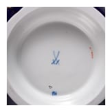 A large cobalt-blue and gold porcelain lidded bowl and plate, Meissen, circa 1950/after 1972