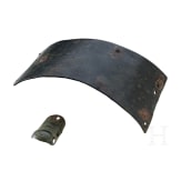 Zwei Harnischfragmente aus Bronze, deutsch, 14. Jhdt.