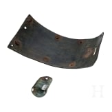 Zwei Harnischfragmente aus Bronze, deutsch, 14. Jhdt.