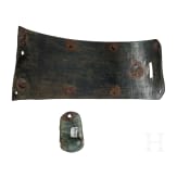 Zwei Harnischfragmente aus Bronze, deutsch, 14. Jhdt.