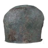 Rituell &uuml;berarbeiteter Bronzehelm f&uuml;r eine Bestattung, griechisch, 7. Jhdt. v. Chr.