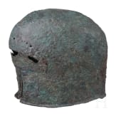 Rituell &uuml;berarbeiteter Bronzehelm f&uuml;r eine Bestattung, griechisch, 7. Jhdt. v. Chr.