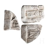 Drei Fragmente provinzialr&ouml;mischer Reliefs mit Opferszenen, 2. - 3. Jhdt. n. Chr.