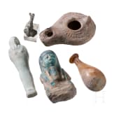 Zwei Uschebtis, Sp&auml;tzeit, ein r&ouml;misches Unguentarium aus Glas, eine &Ouml;llampe und eine bronzene Miniaturb&uuml;ste des Mars. Ca. 600 v. Chr. - Mitte 3. Jhdt. n Chr.