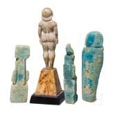 Griechischer Miniaturkouros aus Bein, 6. Jhdt. v. Chr. und drei alt&auml;gyptische Fayencen der Sp&auml;tzeit, mittleres 1. Jtsd. v. Chr.
