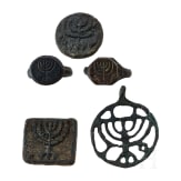 F&uuml;nf vorderasiatische J&uuml;dische Kleinaltert&uuml;mer mit Darstellung einer Menorah, 3. -12. Jhdt.