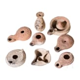 Sieben &Ouml;llampen und ein Salbgef&auml;&szlig;, r&ouml;misch, 1. - 3. Jhdt. n. Chr. / 6. Jhdt. v. Chr. (Salbgef&auml;&szlig;)