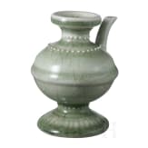 Bedeutendes und seltenes kleines Seladon-K&auml;nnchen, China, Ming-Dynastie, wohl Yongle-Periode, 14./15. Jhdt.