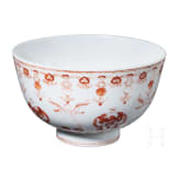 Eisenrot bemalte Schale mit Flederm&auml;usen und Daoguang-Sechszeichenmarke, China, wohl aus dieser Zeit (um 1840)