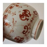 Eisenrot bemalte Schale mit Flederm&auml;usen und Daoguang-Sechszeichenmarke, China, wohl aus dieser Zeit (um 1840)