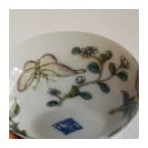 Kleine Famille-Rose-Deckeldose mit Schmetterlingen, China, wohl 19./20. Jhdt.