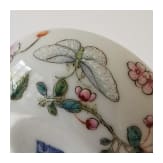Kleine Famille-Rose-Deckeldose mit Schmetterlingen, China, wohl 19./20. Jhdt.