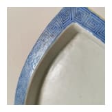 Seltenes Famille-Rose-Becken mit Narzissen, China, wohl Guangxu-Periode, 19./20. Jhdt.