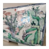 Famille-Rose-Blumentopf mit Fluss- und Berglandschaft, China, wohl Kangxi-Periode, 18. Jhdt.