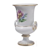 A small porcelain vase and a porcelain plate with flowers, Meissen, 1924-34
