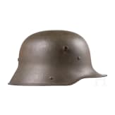 A steel helmet M 16