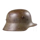 A steel helmet M 16