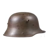A steel helmet M 16