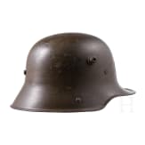 A steel helmet M 16