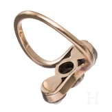 A 14ct gold ring set with two peals and diamond (ca. 0.25 ct)