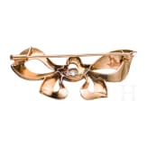 A 14ct gold and diamond loop-shaped brooch (ca. 0.445ct)