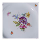 Zwei Vorspeisenteller und f&uuml;nf Dessertteller mit Blumen und Insekten, Meissen, um 1840/50