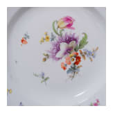 Zwei Vorspeisenteller und f&uuml;nf Dessertteller mit Blumen und Insekten, Meissen, um 1840/50