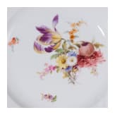 F&uuml;nf Speiseteller mit Blumen und Insekten, Meissen, um 1850 (vier), 1924-1934 (einer)