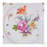 Vier Speiseteller mit Blumen und Insekten, Meissen, circa 1840/50