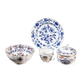 Schale, Tasse und Deckeldose mit bunten Zwiebelmuster und Teller mit Zwiebelmuster, Meissen, bis 1908 (zwei)/20. Jhdt. (zwei)