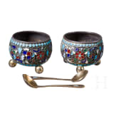 Cloisonn&eacute;-Email-Servierbesteck und Salieren, Russland, Moskau, Gustav Klingert, 1908-1917 / Sowjetunion, nach 1958 (L&ouml;ffelchen)
