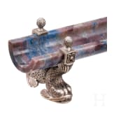 Judaika, goldmontierter Nephrit-Torazeiger mit Halter