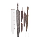 Drei fr&uuml;hmittelalterliche Messer und sechs bronzene Scheidenbeschl&auml;ge eines Sax 6. - 7. Jhdt. n. Chr. , sp&auml;tmittelalterliches Messer des 15. Jhdts. und Bauernwehr des 16. Jhdts.