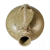 Yaozhou-Ofen Gef&auml;&szlig; mit fig&uuml;rlichem Henkel, China, wohl 19. Jhdt.