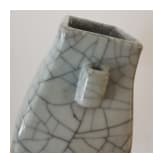 Kleine Vase mit Henkeln mit Ge-Typus Glasur, China, wohl 19. Jhdt.