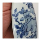 Blau-wei&szlig;e Wandvase mit Blumen und Vogel, China, wohl 18. Jhdt.