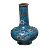 Gro&szlig;e Cloisonn&eacute;-Flaschenvase mit Lotusdekor, China, Anfang des 20. Jhdts.
