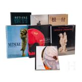 Sieben B&uuml;cher zum Thema Netsuke und japanischem G&uuml;rtelschmuck