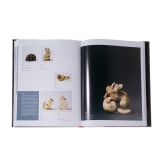 Sieben B&uuml;cher zum Thema Netsuke und japanischem G&uuml;rtelschmuck